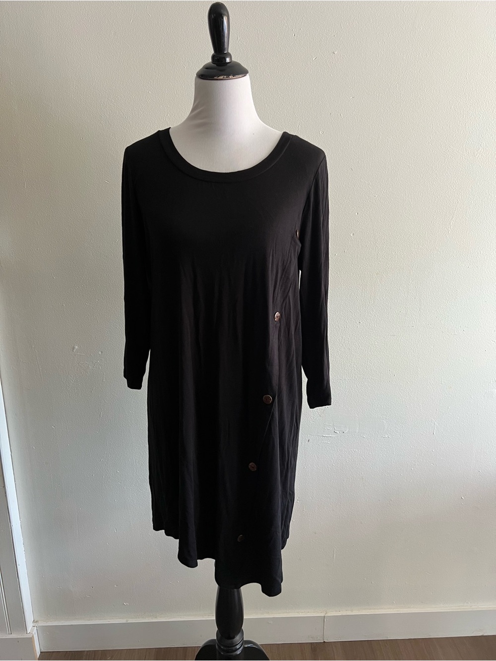 Caralase Classic Black Long-Sleeve Button-Detail Shift Dress
